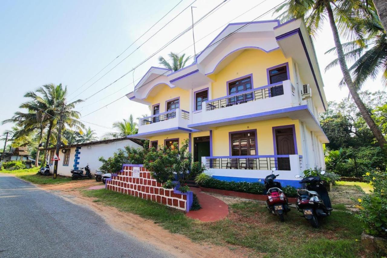 Lobo'S Guesthouse Cavelossim Bagian luar foto