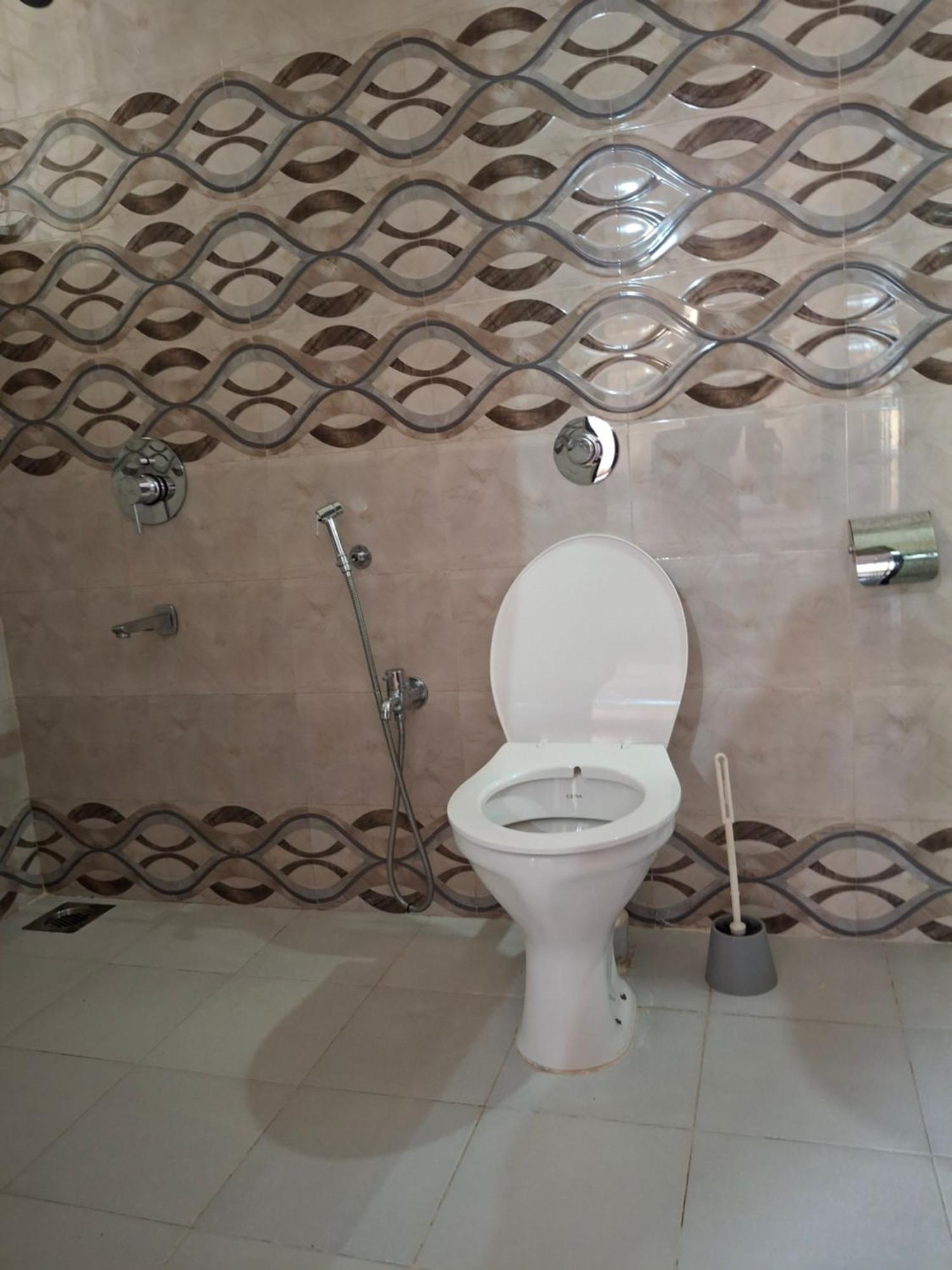 Lobo'S Guesthouse Cavelossim Bagian luar foto