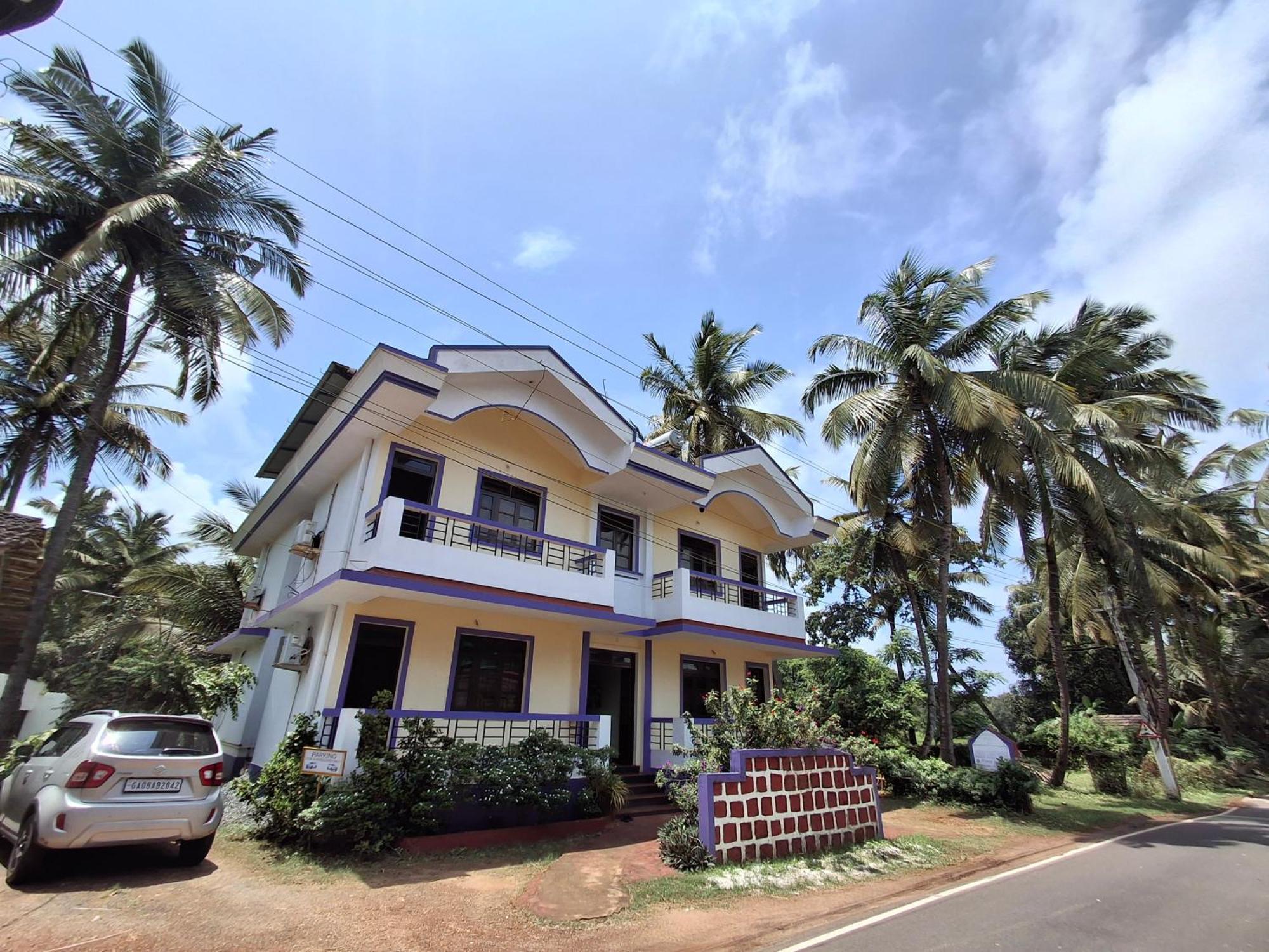 Lobo'S Guesthouse Cavelossim Bagian luar foto